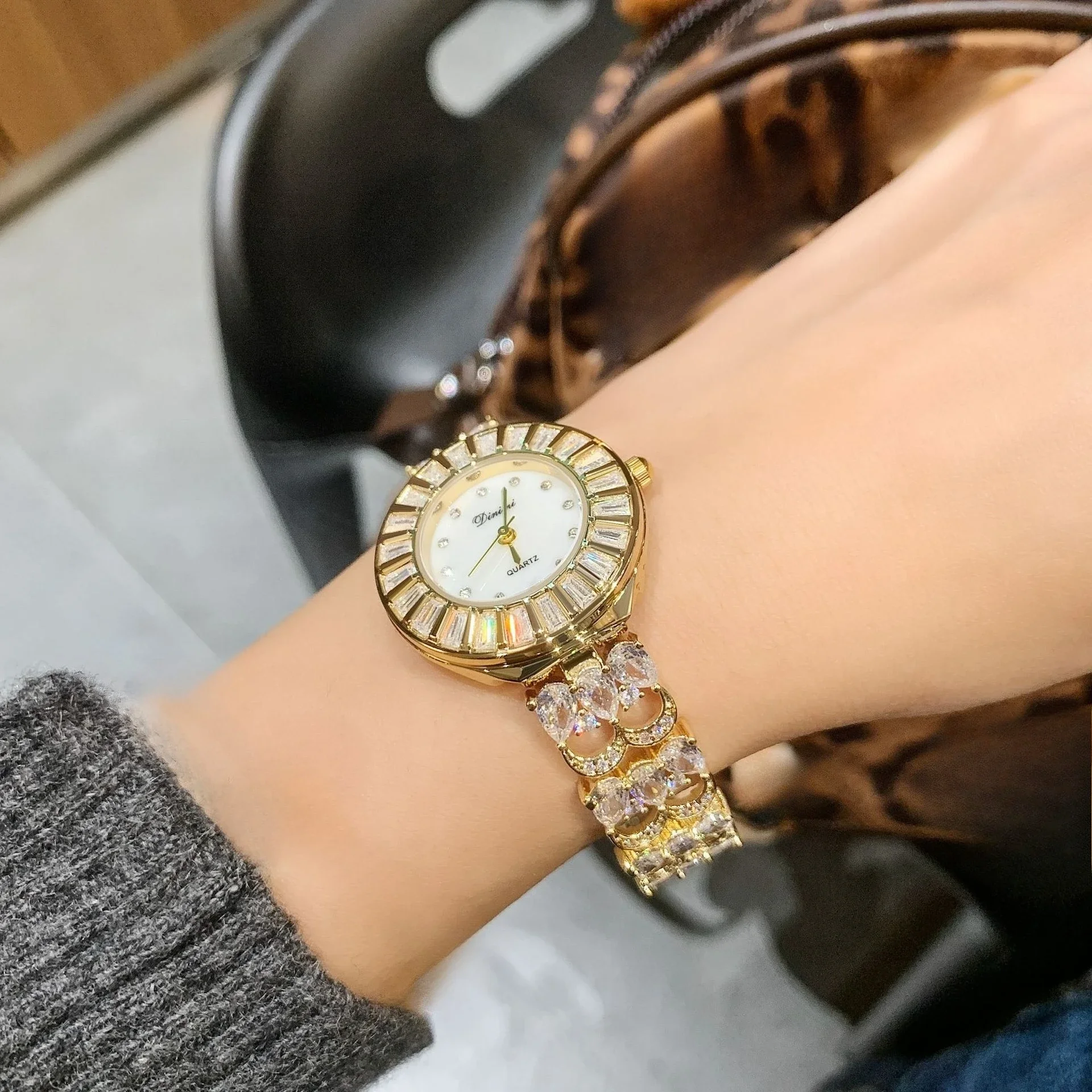 Dimini new full diamond light luxury bracelet women's watch hollow strap fashion trend cross-border quartz watch collection