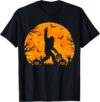 Spooky Halloween Bigfoot Pumpkin Funny Halloween Sasquatch T-Shirt