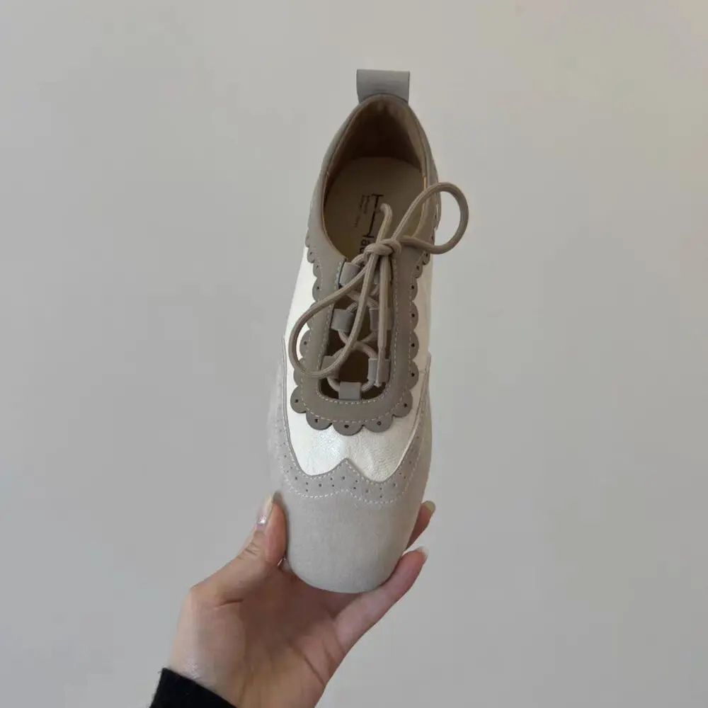 Women's Retro Scalloped Brogue Oxford Shoes, Lace-Up Two-Tone Leather Flats, Casual Office Daily Wear Footwear
